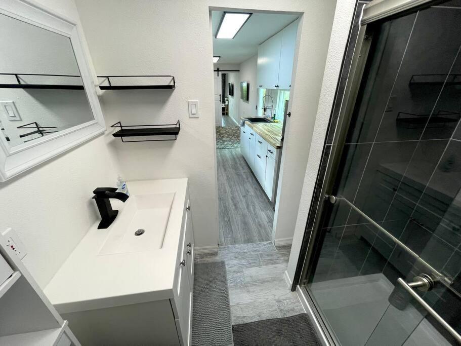 1Bed 1Bath Container Home Centrally Located Cypress Gardens Экстерьер фото